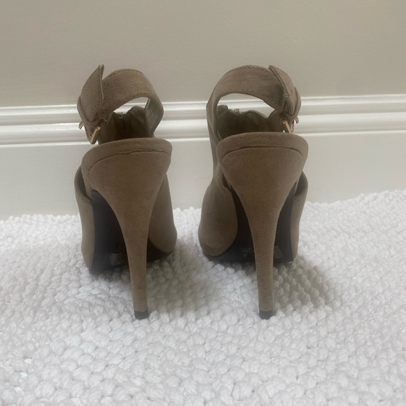Guess Suede Peel Toe heels with zipper. - Picture 4 of 6